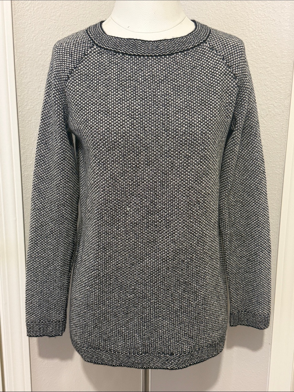 Theory 100% Cashmere Textured Marled Crewneck SweaterClassic Mid Length